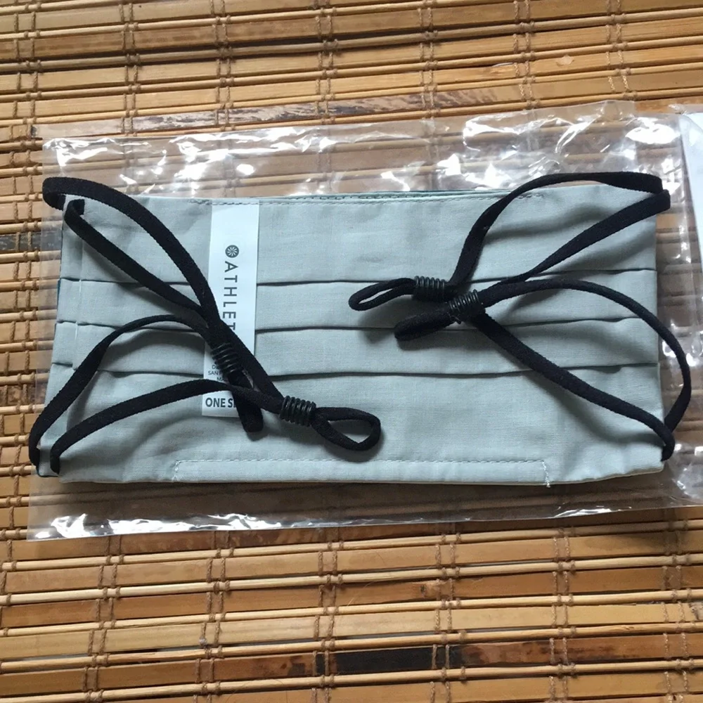 2 New Athleta Everyday Masks Teal Mint